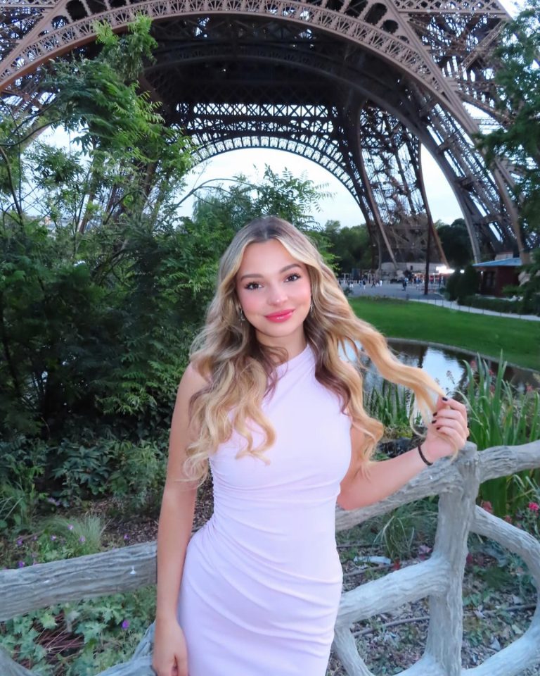 Sleeveless Dream for a Day in Paris